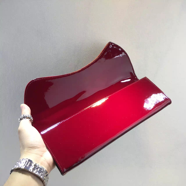 16新作 VIPセール★ルブタンコピー★PIGALLE CLUTCH☆パテントクラッチバッグ RED 1111097PK2A